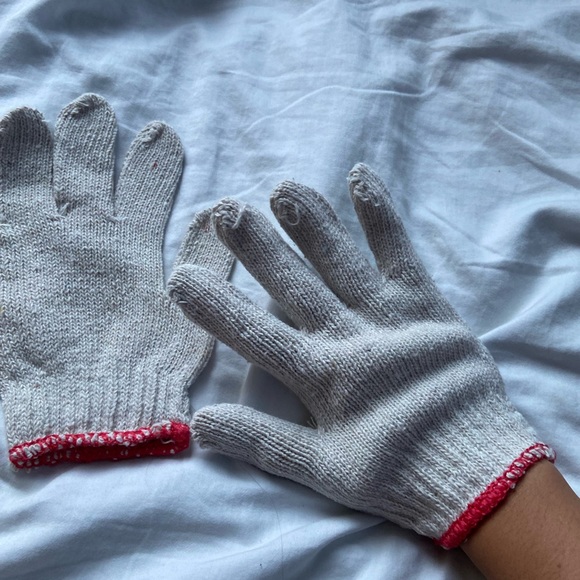 gloves - Picture 2 of 2